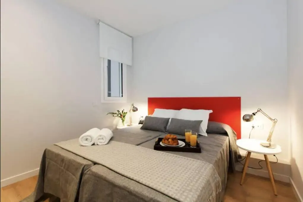 Stylish And Centric 2-Bedroom Apartment In Eixample &Terrace P2 Barcelona Spain
